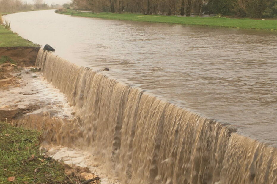 Rotura de dique no Rio Mondego