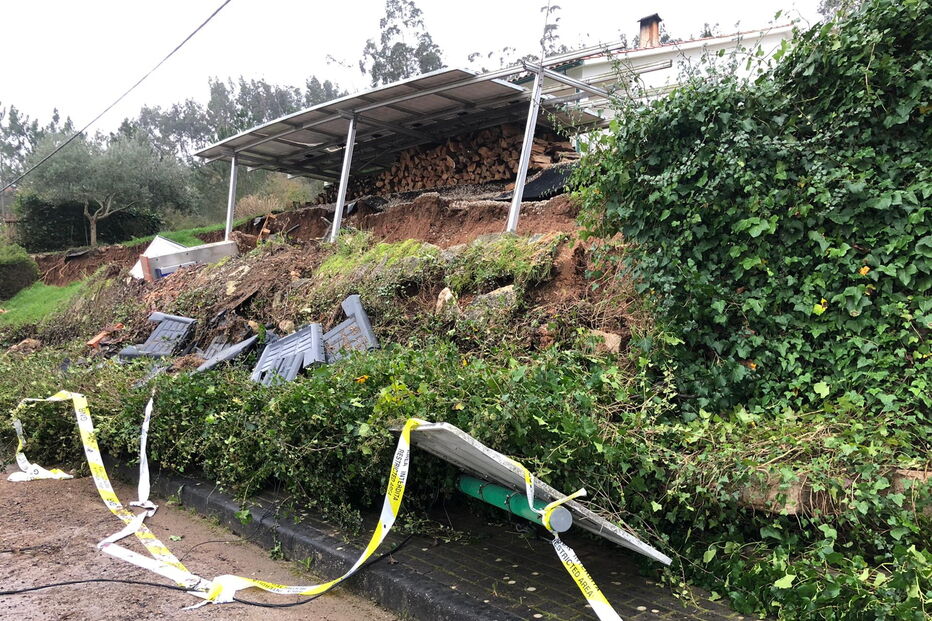 Deslizamento de terra e estrada submersa na aldeia de Marachão, Soure