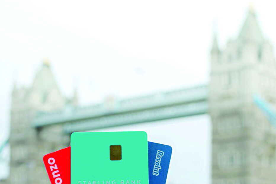 Revolut, N26 e Monese são as mais conhecidas em Portugal. No Reino Unido, a mais popular é a Starling Bank. O Monzo Bank também tem sede naquele país 