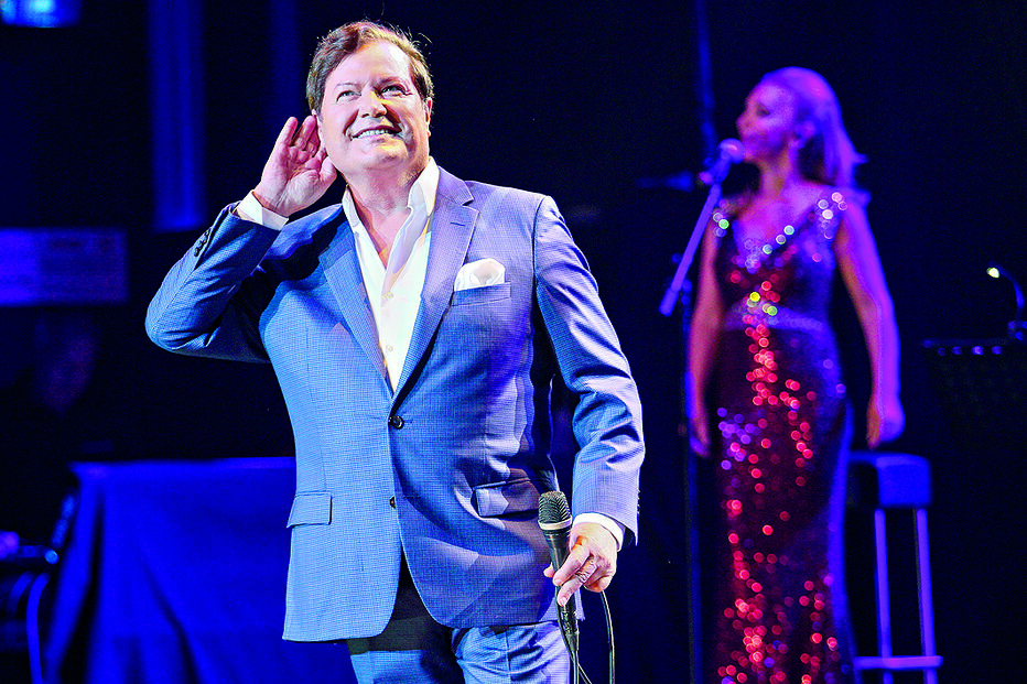 Marco Paulo durante o espetáculo no Coliseu dos Recreios, Lisboa 