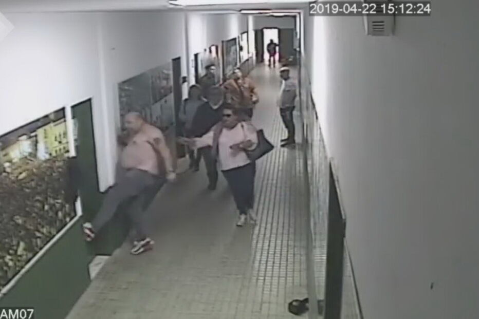 Invasão do empresário de futebol português Paulo Rodrigues, que alega que o V. Setúbal lhe deve dinheiro, às instalações do Estádio do Bonfim