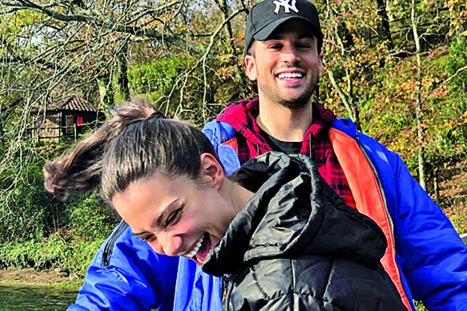 Atriz e o cantor David Carreira mostram-se cada vez mais apaixonados 