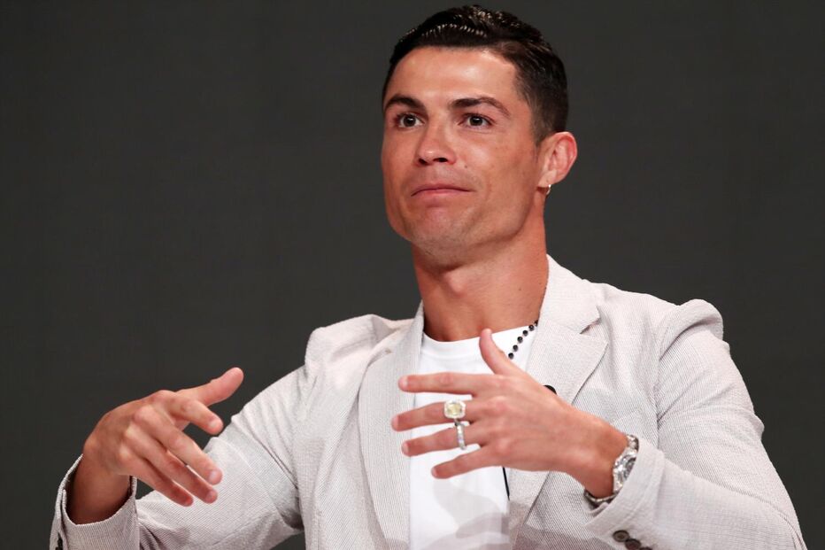 Jóias de Cristiano Ronaldo não passaram despercebidas 