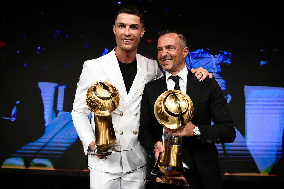 João Félix, Cristiano Ronaldo e Jorge Mendes receberam este domingo, no Dubai, os prémios revelação, melhor futebolista e melhor empresário do ano