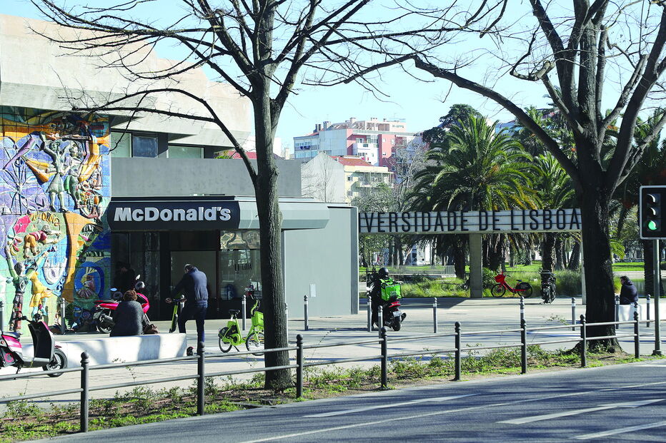 Engenheiro informático tinha ido tomar refeição a este restaurante do Campo Grande