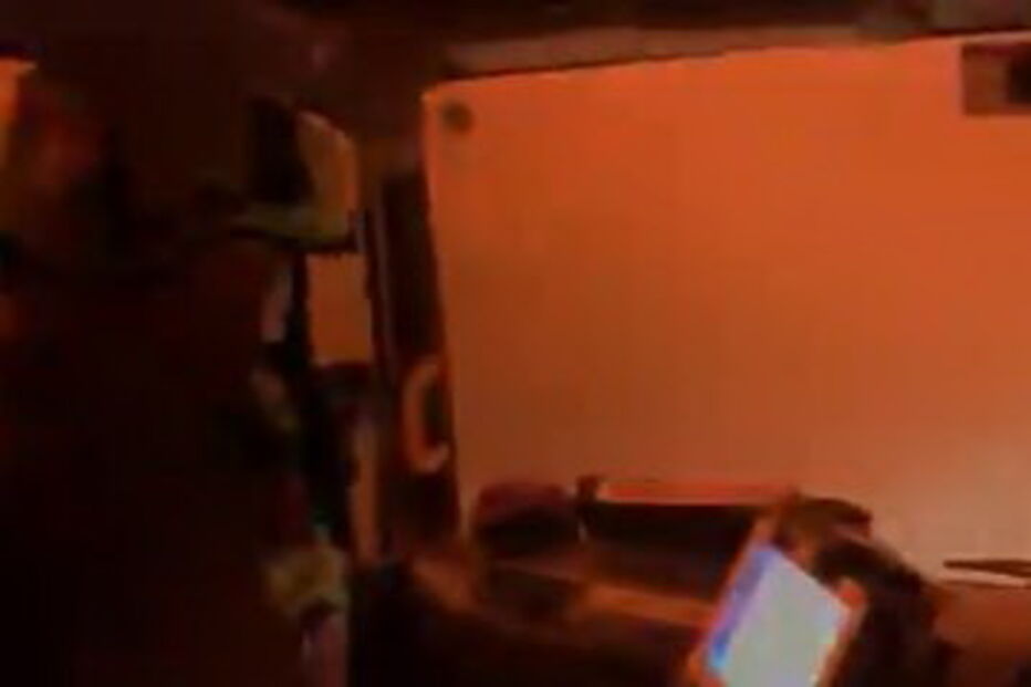 Imagens impressionantes mostram bombeiros 'engolidos' pelo fogo na Austrália