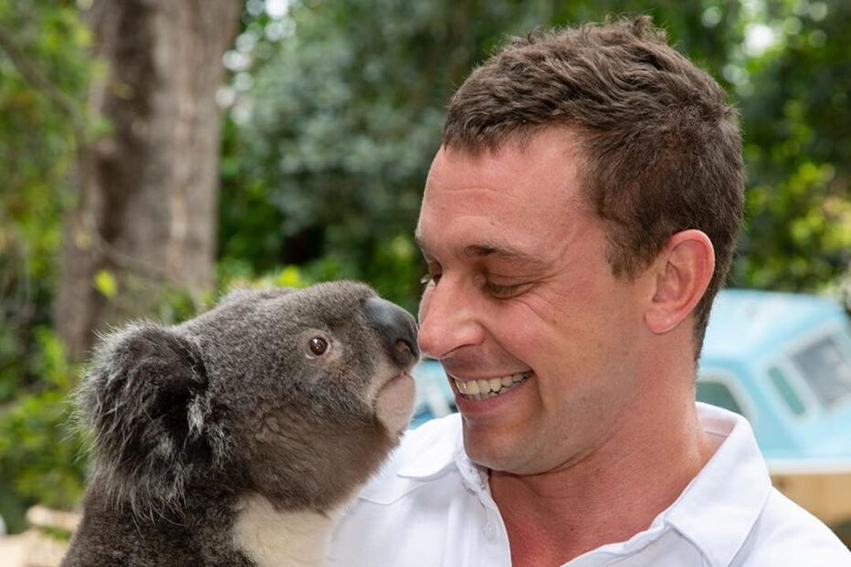 Herói de um jardim zoológico leva animais para casa para os proteger dos incêndios