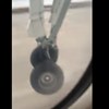 Passageiro filma avião a perder pneu ao levantar voo. Veja as imagens