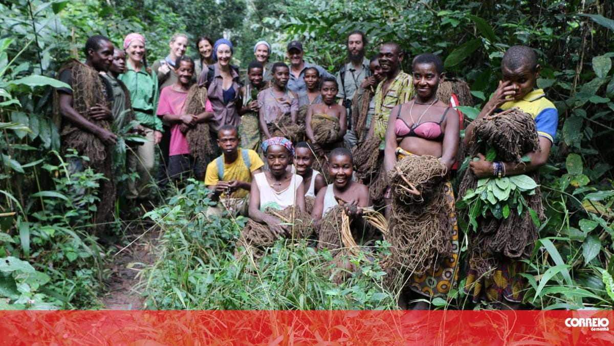 Conheça a tribo com dentes de tubarão que se esconde nas florestas africanas há 4000 anos - Mundo imagem foto