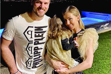 Mickael Carreira e Laura Figueiredo com a filha 