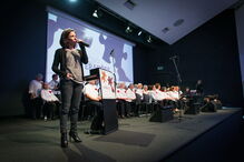 2020-01-02_10_30_48 A cantora anabela apresenta o espetáculo.jpg