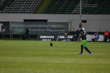 O momento em que um gato preto invade o campo no Estádio do Bonfim