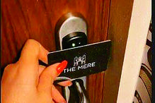 Chiara Battola publicou uma foto a entrar no quarto do Mere Golf Resort 