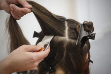 Clínicas de tratamento para piolhos cheias de adolescentes contagiadas em 'selfies'