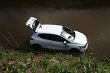 Homem morre após despiste de carro para ribeira em Odivelas