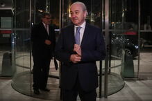 Rui Rio à chegada a um hotel aonde vai aguardar pelo resultado da 2.ª volta das eleições diretas