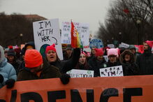 Milhares em Los Angeles pedem destituição de Trump e mais direitos para as mulheres