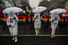 Milhares em Los Angeles pedem destituição de Trump e mais direitos para as mulheres