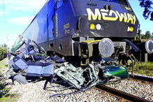 Viatura ficou completamente desfeita após ter sido arrastada 500 metros. Corpo ficou a 100 metros do primeiro embate