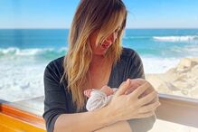 Maya Booth e o filho