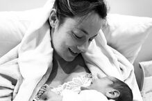 Maya Booth e o filho