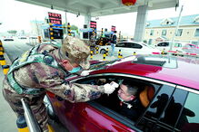 Nas autoestradas, viajantes são controlados 