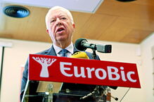 Teixeira dos Santos substituiu Mira Amaral à frente do EuroBic  em 2016. Foi ministro das Finanças no tempo de José Sócrates