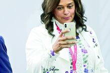 Isabel dos Santos esteve em Lisboa, no mesmo dia que o procurador-geral da República de Angola, Hélder Pitta Grós, anunciou que era arguida por gestão danosa e desvio de fundos quando era presidente da petrolífera angolana Sonangol