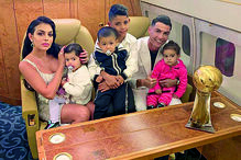 Ronaldo com Georgina e família