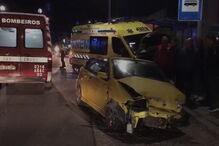 Colisão brutal entre um carro e uma ambulância na EN206