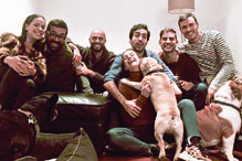 Atriz festejou a compra da nova casa no Alentejo num jantar  com um grupo  de amigos  