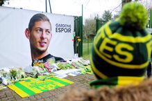 Emiliano Sala. Futebolista argentino morre aos 28 anos, após queda de avião particular, no Canal da mancha (2019)