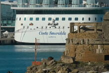 Milhares de passageiros de quarentena em navio cruzeiro devido a suspeita de coronavírus 