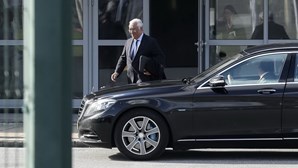 António Costa vaiado no aeroporto do Porto por elementos do Movimento Zero em protesto