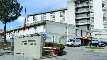Homem morre na sala de espera do Hospital de Portalegre: deu entrada com dor no peito e recebeu pulseira verde
