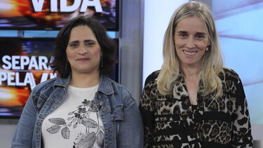 Sílvia conhece irmã que não sabia existir enquanto procurava pelo pai