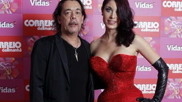 Guitarrista dos Xutos e ex-stripper Ana Bastet acusados de deixarem cães à fome