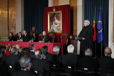 Menezes Leitão a discursar