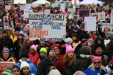 Milhares em Los Angeles pedem destituição de Trump e mais direitos para as mulheres