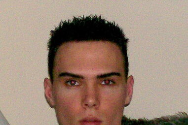 Ator porno que matou e comeu o corpo do namorado vai casar com assassino na prisão