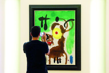 Arguido apoderou-se de quantia referente a um dos mediadores da venda dos quadros da coleção de Miró do BPN 