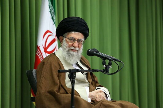 Líder supremo iraniano reclama vitória e saúda 'bofetada na cara' dos EUA