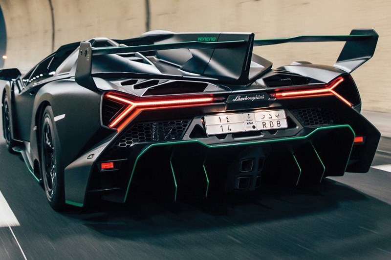 Ganhou o Euromilhões? Um dos nove Lamborghini Veneno Roadster vai a leilão  - Mundo - Correio da Manhã