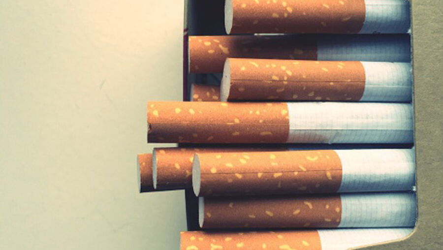 Mais de 100 mil cigarros apreendidos em malas de porão no aeroporto de Lisboa