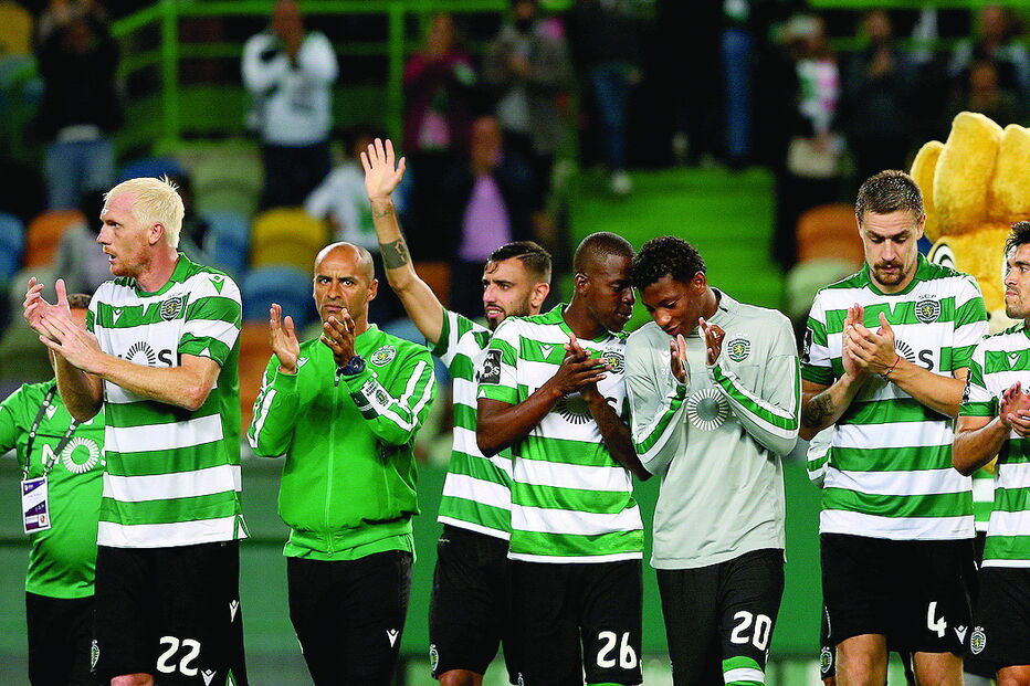 Silas deverá optar pela dupla habitual de defesas centrais: Mathieu (à esquerda) e Coates (direita)