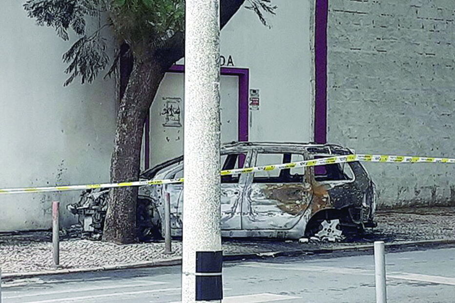 Automóvel do homem ardeu na totalidade ontem de manhã