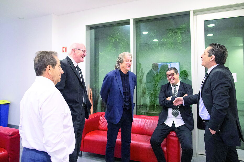 Octávio Machado, Jorge Amaral, Fernando Mendes e Paulo Futre com Jorge Jesus, momentos antes da entrevista 