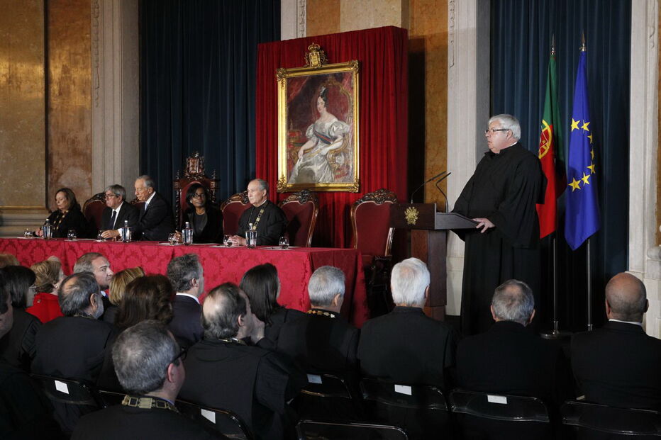 Menezes Leitão a discursar