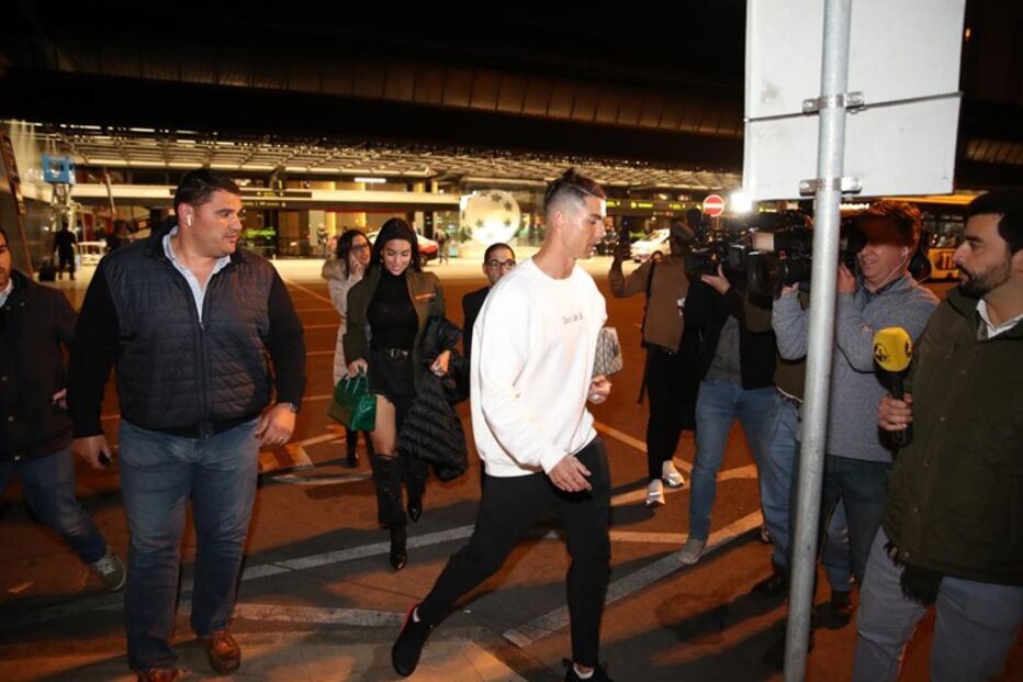 Cristiano Ronaldo de chegada a Lisboa com Georgina Rodríguez