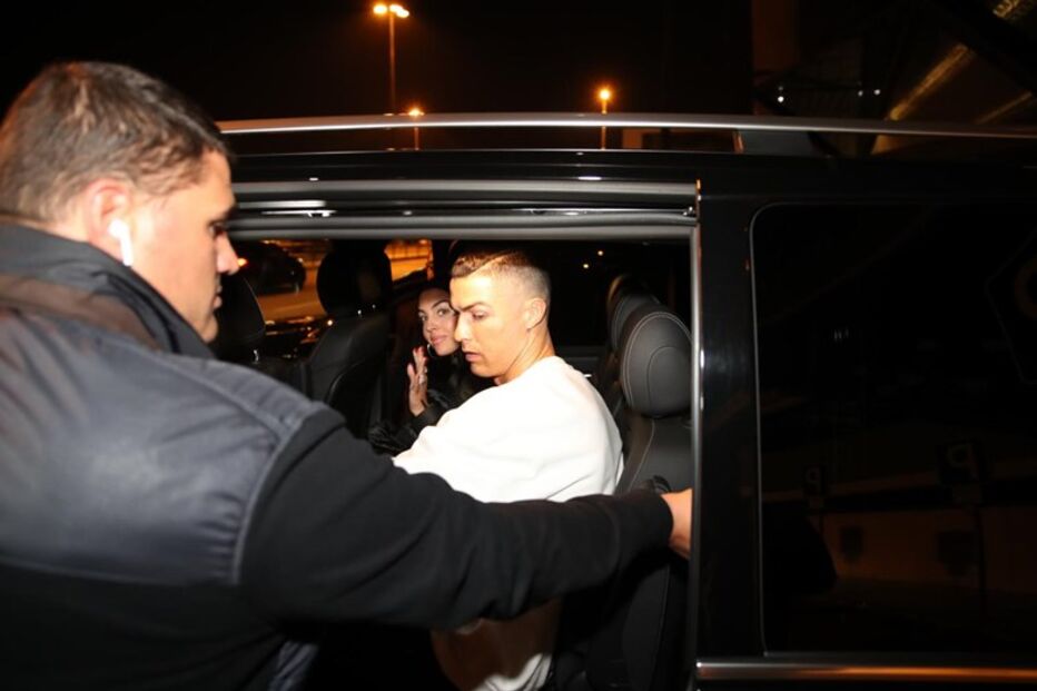 Cristiano Ronaldo de chegada a Lisboa com Georgina Rodríguez